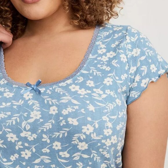 Torrid Top 4X Blue Floral Pointelle Lace Trim Scoop Neck Plus Size Tee T-Shirt - Picture 4 of 4